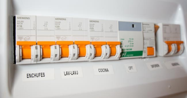Subestación eléctrica de alta y media tensión